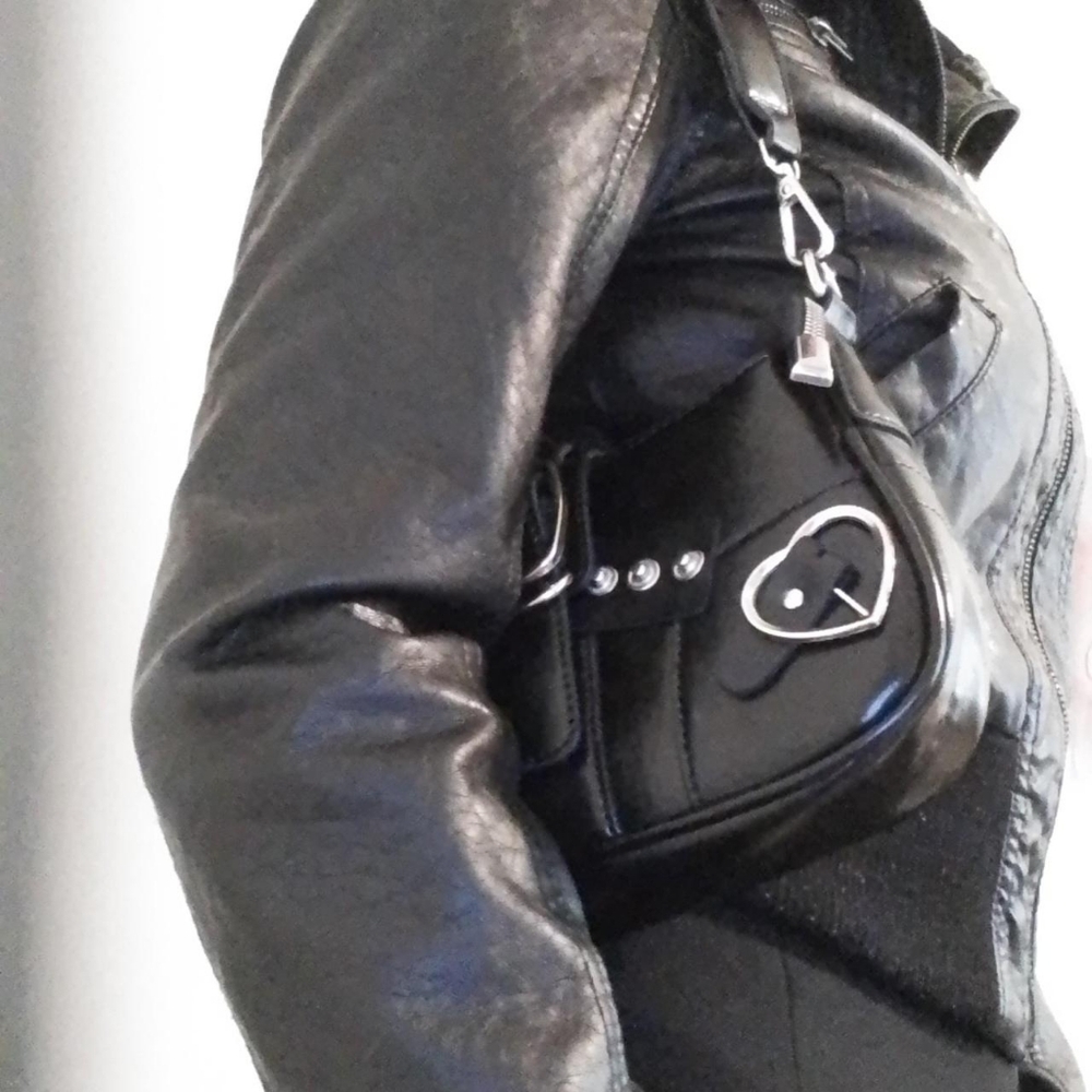 Source Unknown Black Shoulder Bag with Heart Detail